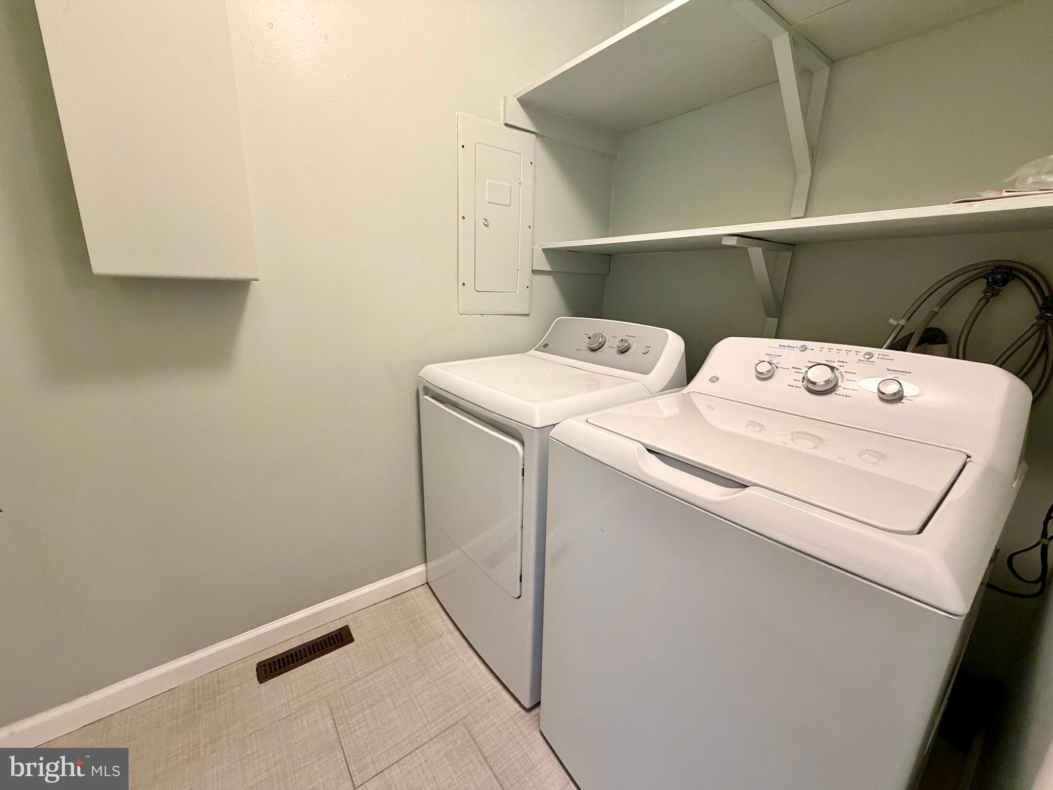 33 Georgetown Road Lindenwold, NJ 08021 - Photo 25 of 27 a utility room with dryer and washer