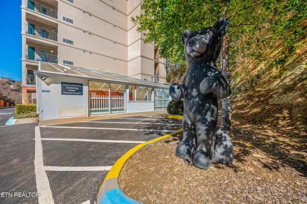 $349,900 | 413 Baskins Creek Road, Unit 406, Gatlinburg, TN 37738