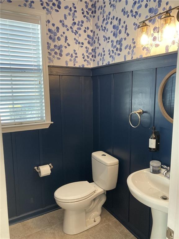 66 Godley Park Way Savannah, GA 31407 - Photo 10 of 20 a bathroom with a toilet a sink and mirror