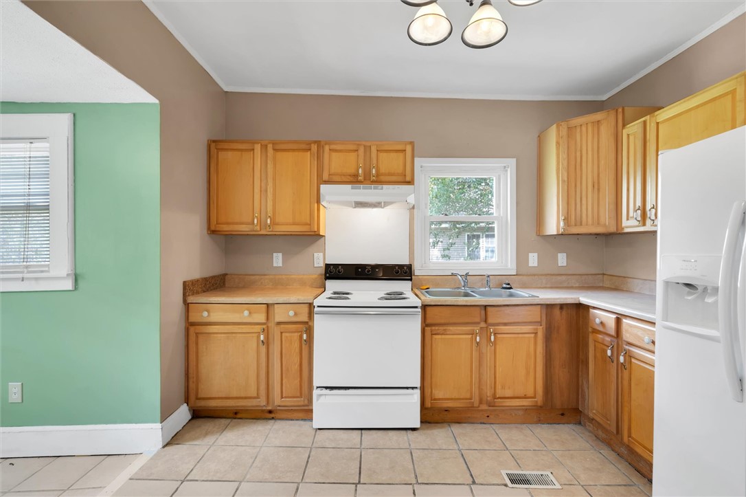 311 Lakeside Drive Westminster, SC 29693 - Photo 9 of 21