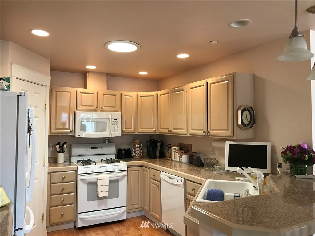 321 East Soderberg Road, Unit 5 Allyn, WA 98524 - Photo 5 of 13 Gallery Image 5