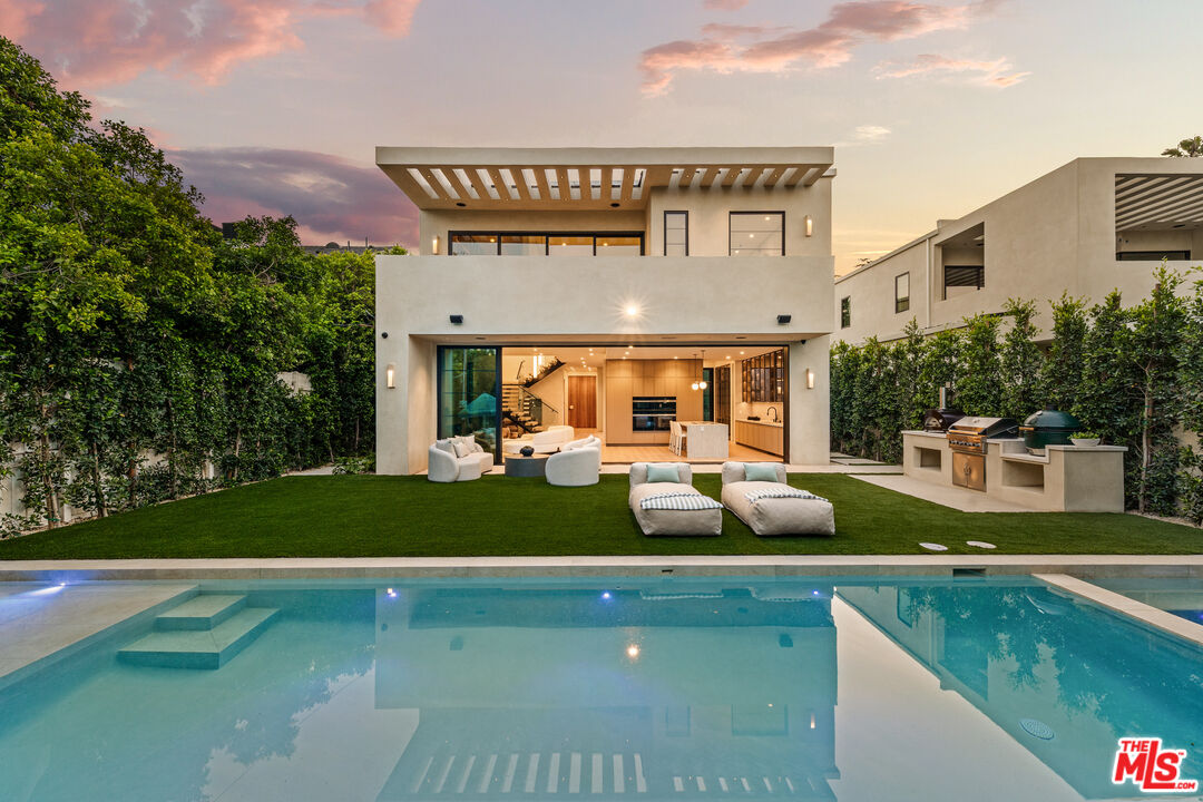 4718 Lemona Avenue Sherman Oaks, CA 91403 - Photo 11 of 40 a front view of a house with garden