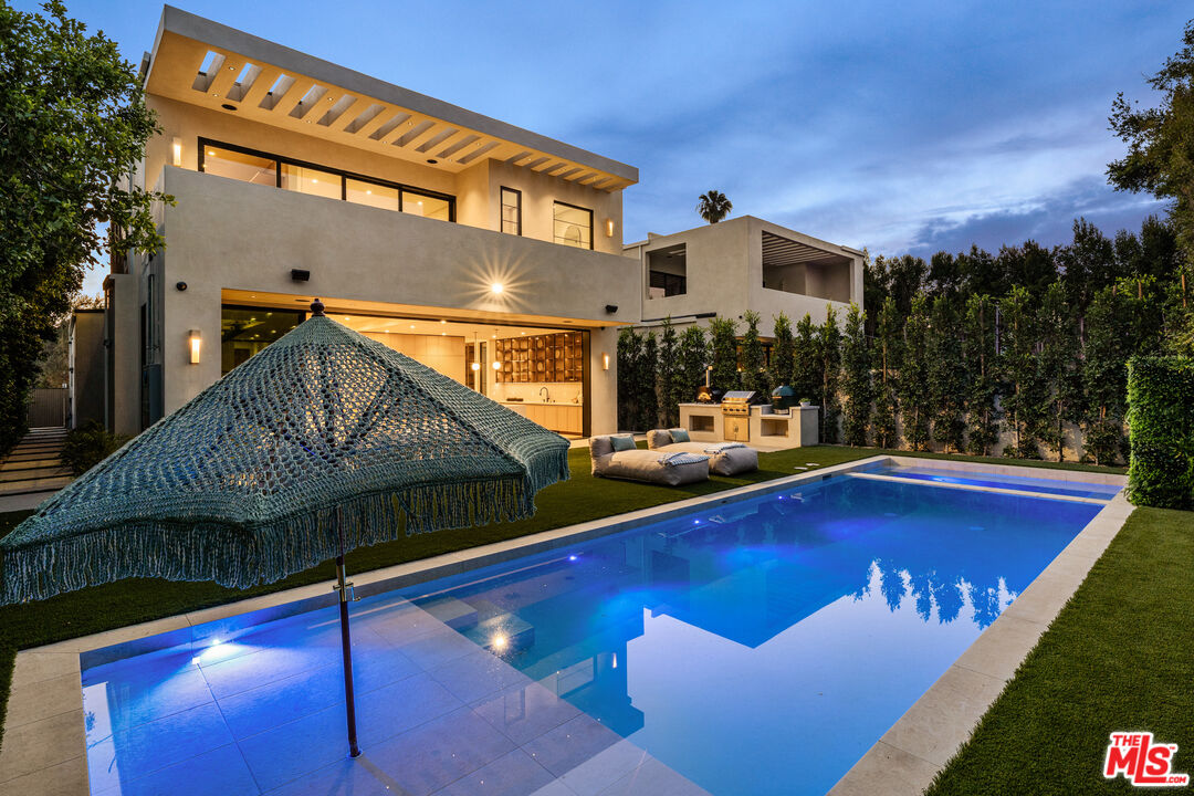 4718 Lemona Avenue Sherman Oaks, CA 91403 - Photo 12 of 40 a front view of house with yard and outdoor seating