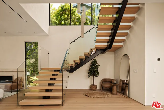 a view of entryway and hall