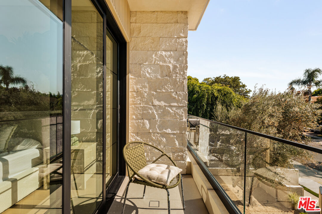 4718 Lemona Avenue Sherman Oaks, CA 91403 - Photo 39 of 40 a balcony with table and chairs