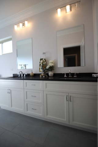 18 North Herbert Road Riverside, IL 60546 - Photo 22 of 25 a bathroom with a sink and a mirror
