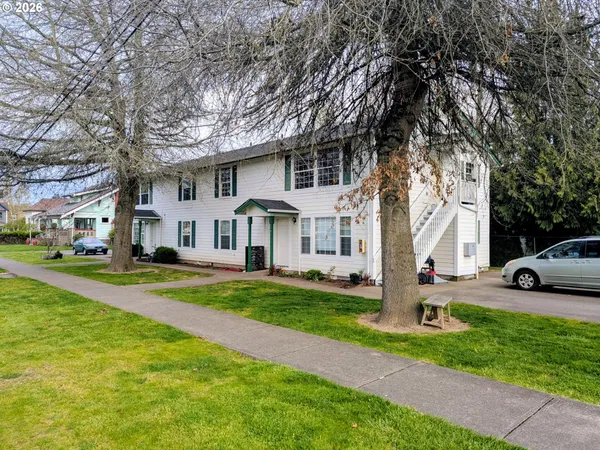 a view of a house with a yard