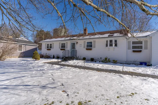 $575,000 | 5 Wayside Drive, Exeter, NH 03833