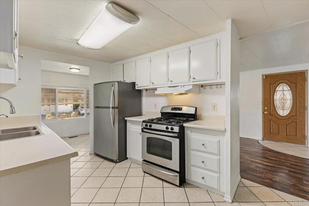 718 Sycamore Avenue, Unit 44 Vista, CA 92083 - Photo 11 of 24 a kitchen with a stove a refrigerator and a cabinets