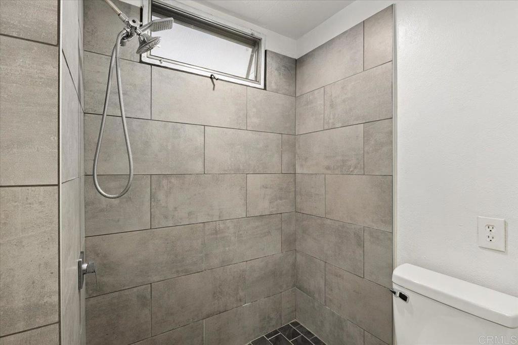 718 Sycamore Avenue, Unit 44 Vista, CA 92083 - Photo 17 of 24 a bathroom with a shower
