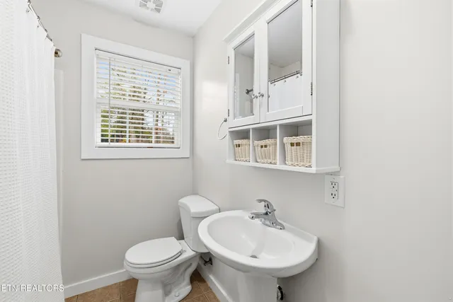 $475,000 | 2520 West Beaver Creek Drive, Powell, TN 37849