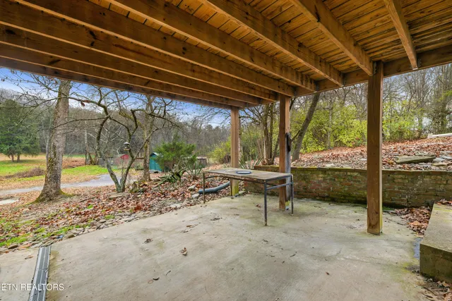 $475,000 | 2520 West Beaver Creek Drive, Powell, TN 37849