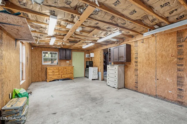 $475,000 | 2520 West Beaver Creek Drive, Powell, TN 37849