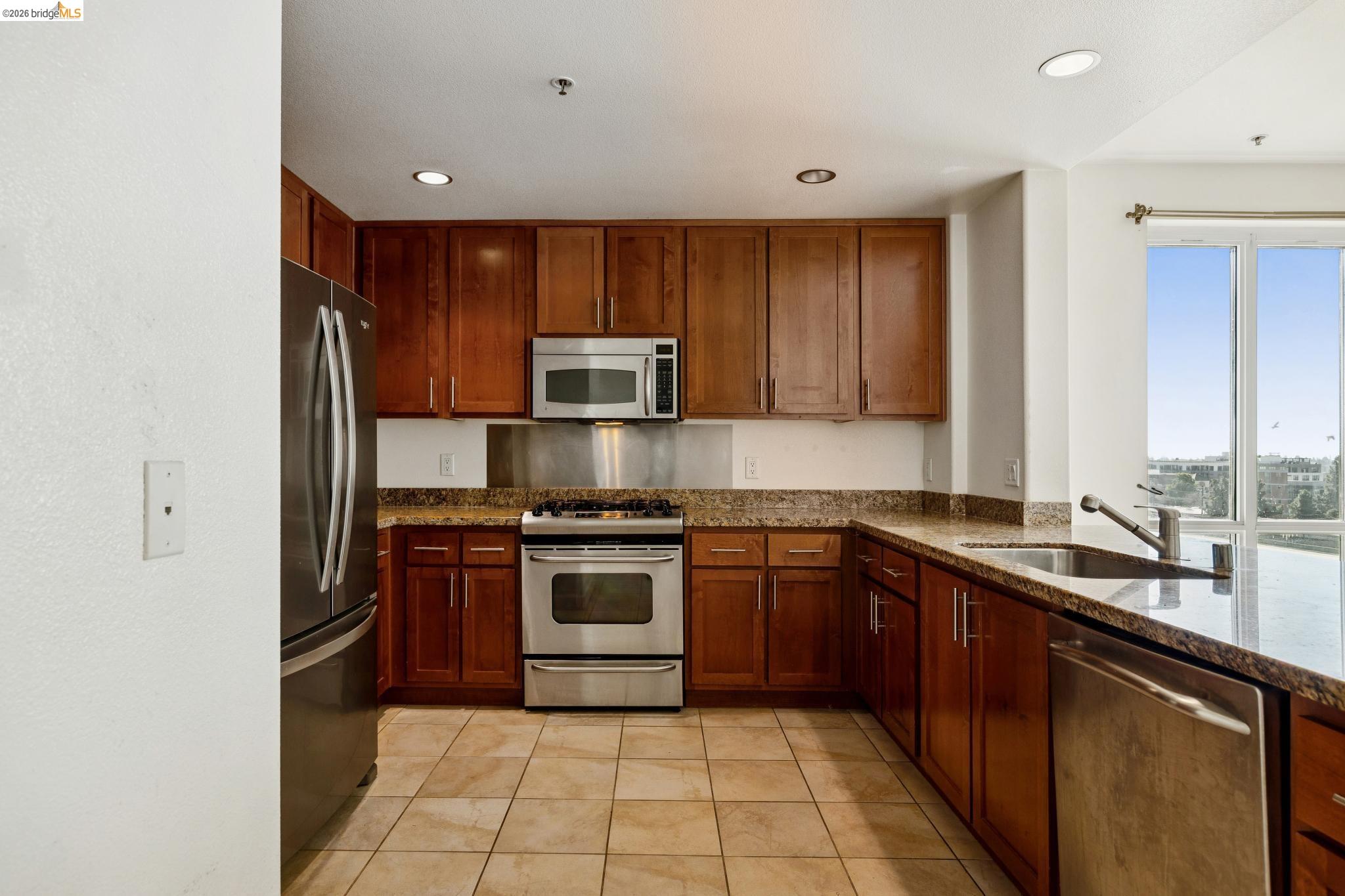 423 7th Street, Unit 401 Oakland, CA 94607 - Photo 11 of 32