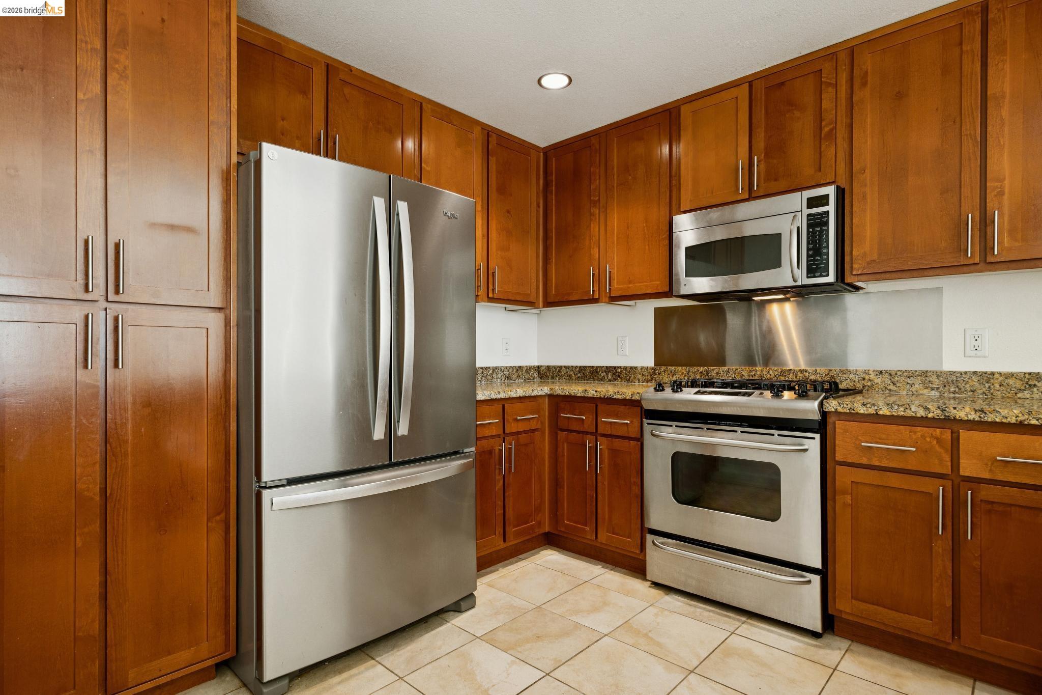 423 7th Street, Unit 401 Oakland, CA 94607 - Photo 9 of 32