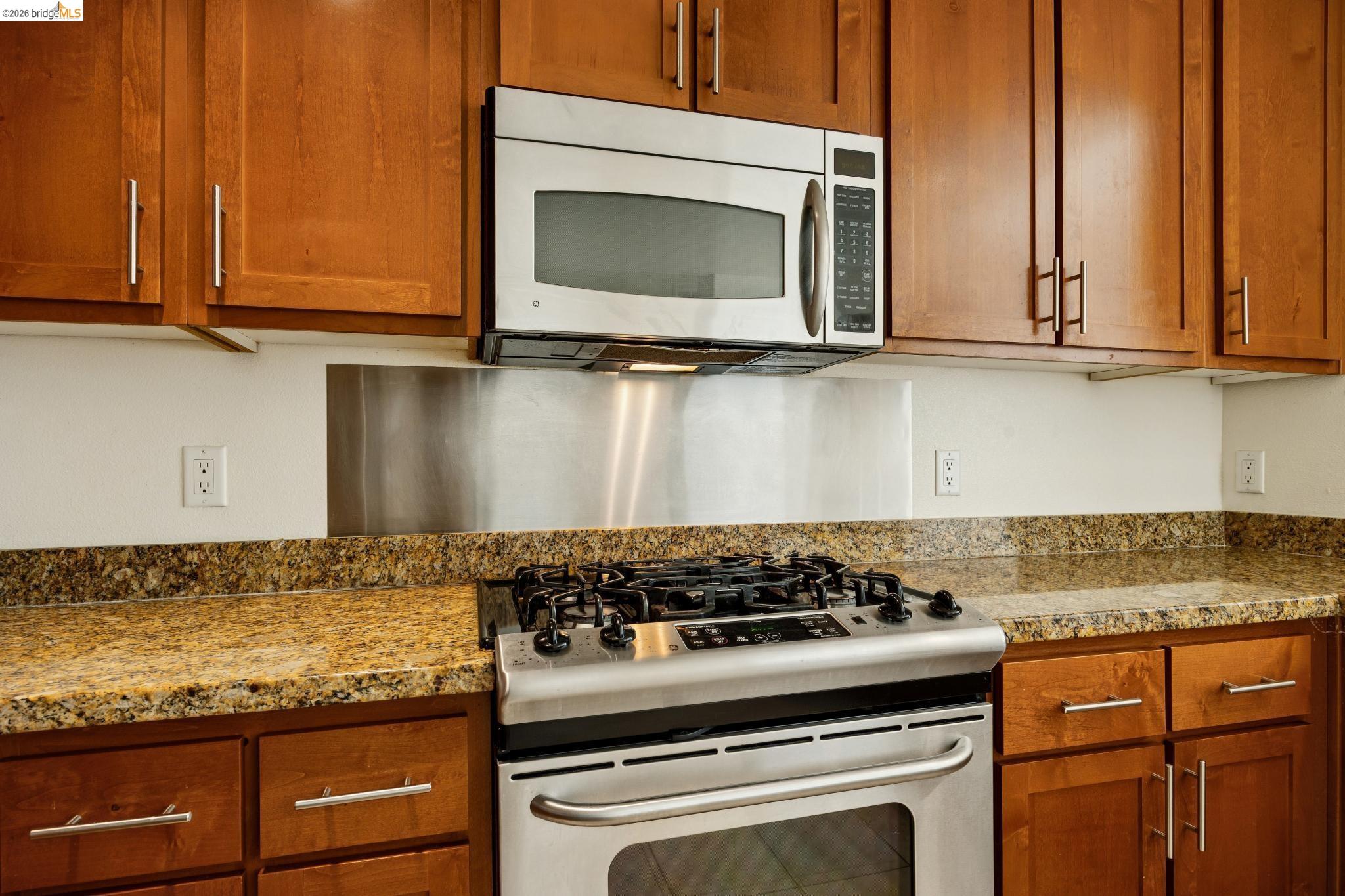 423 7th Street, Unit 401 Oakland, CA 94607 - Photo 10 of 32