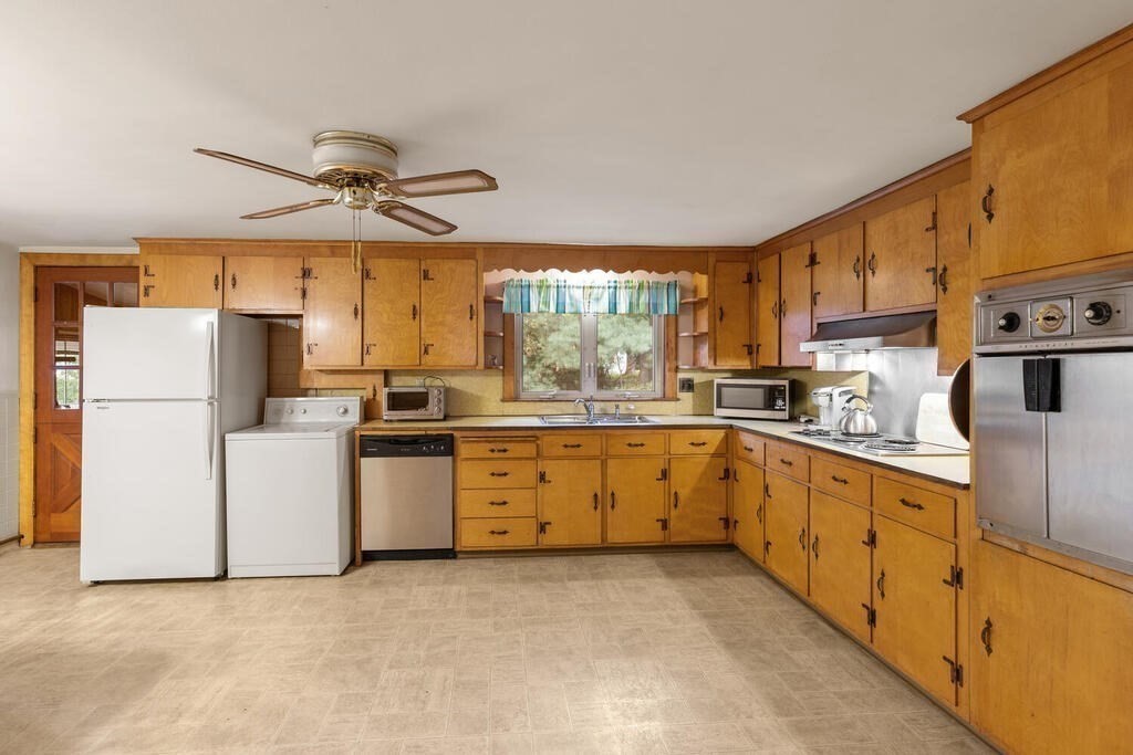 5 Ellen Road Stoneham, MA 02180 - Photo 13 of 27 Gallery Image 13