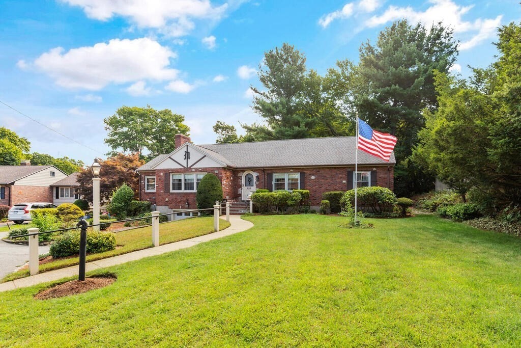 5 Ellen Road Stoneham, MA 02180 - Photo 3 of 27 Gallery Image 3