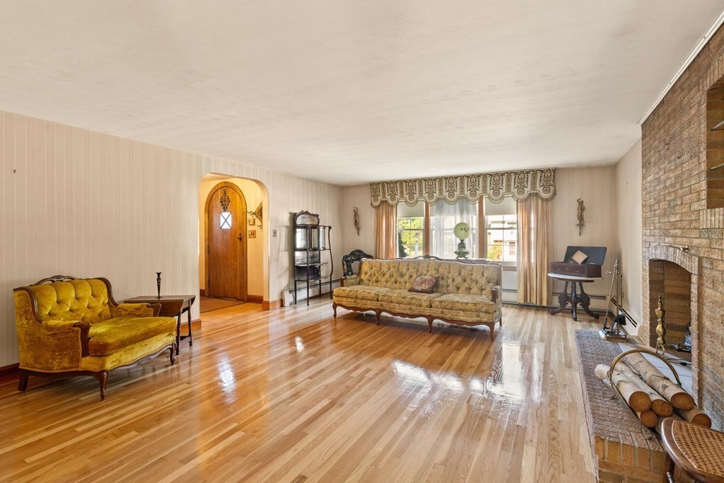 5 Ellen Road Stoneham, MA 02180 - Photo 6 of 27 Gallery Image 6