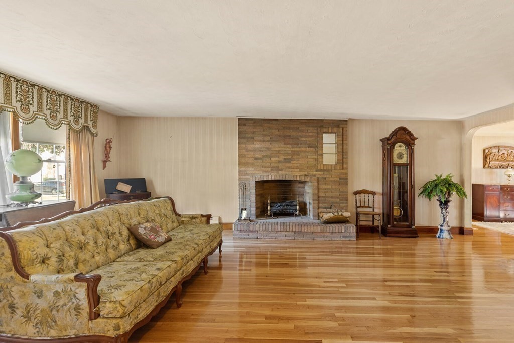 5 Ellen Road Stoneham, MA 02180 - Photo 7 of 27 Gallery Image 7