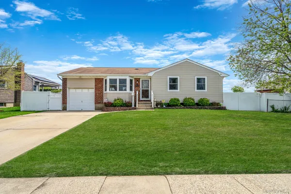 $759,990 | 73 Burlington Avenue, Deer Park, NY 11729