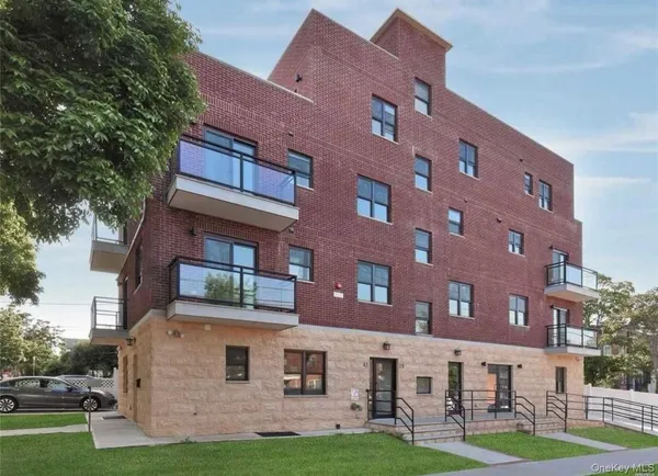 $799,000 | 4128 150th Street, Unit 2B | Murray Hill - Flushing