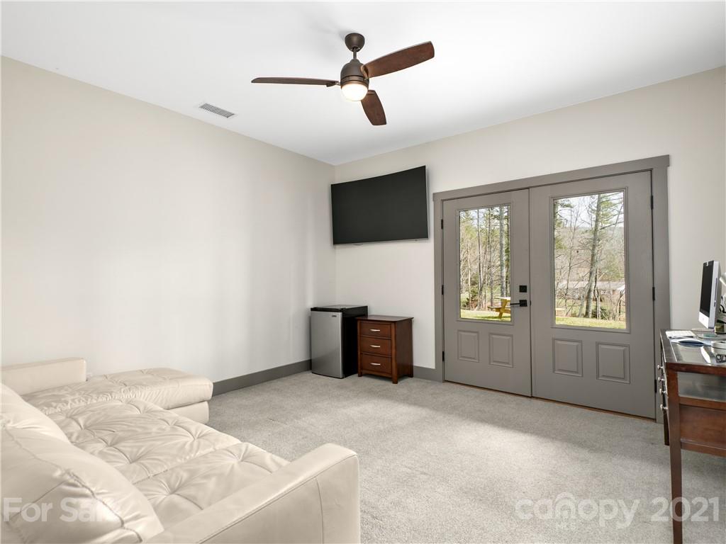 54 Harris Road Fairview, NC 28730 - Photo 20 of 42 Gallery Image 20