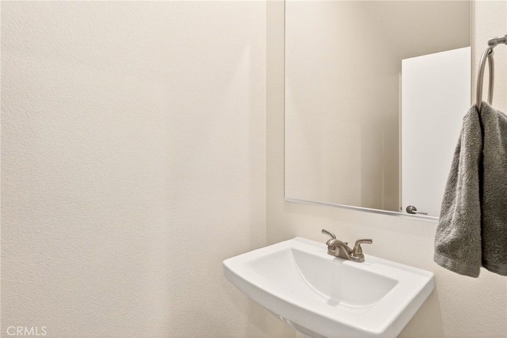 35165 Rangpur Lane Fallbrook, CA 92028 - Photo 15 of 42 a bathroom with a sink and a mirror