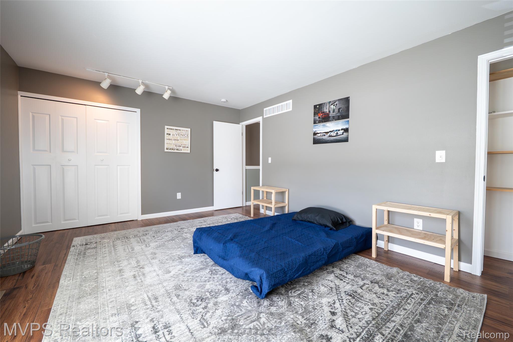 804 Oak Brook Ridge Drive, Unit 149 Rochester, MI 48307 - Photo 22 of 49 Spacious room featuring wood-finish flooring and neutral wall tones