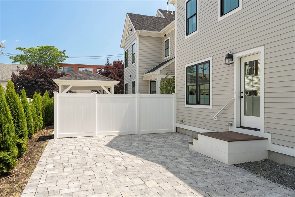 237 California Street, Unit 237 Newton, MA 02458 - Photo 5 of 37