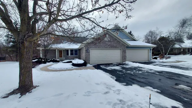 $500,000 | 18535 Stonehedge Drive, Unit A, Brookfield, WI 53045