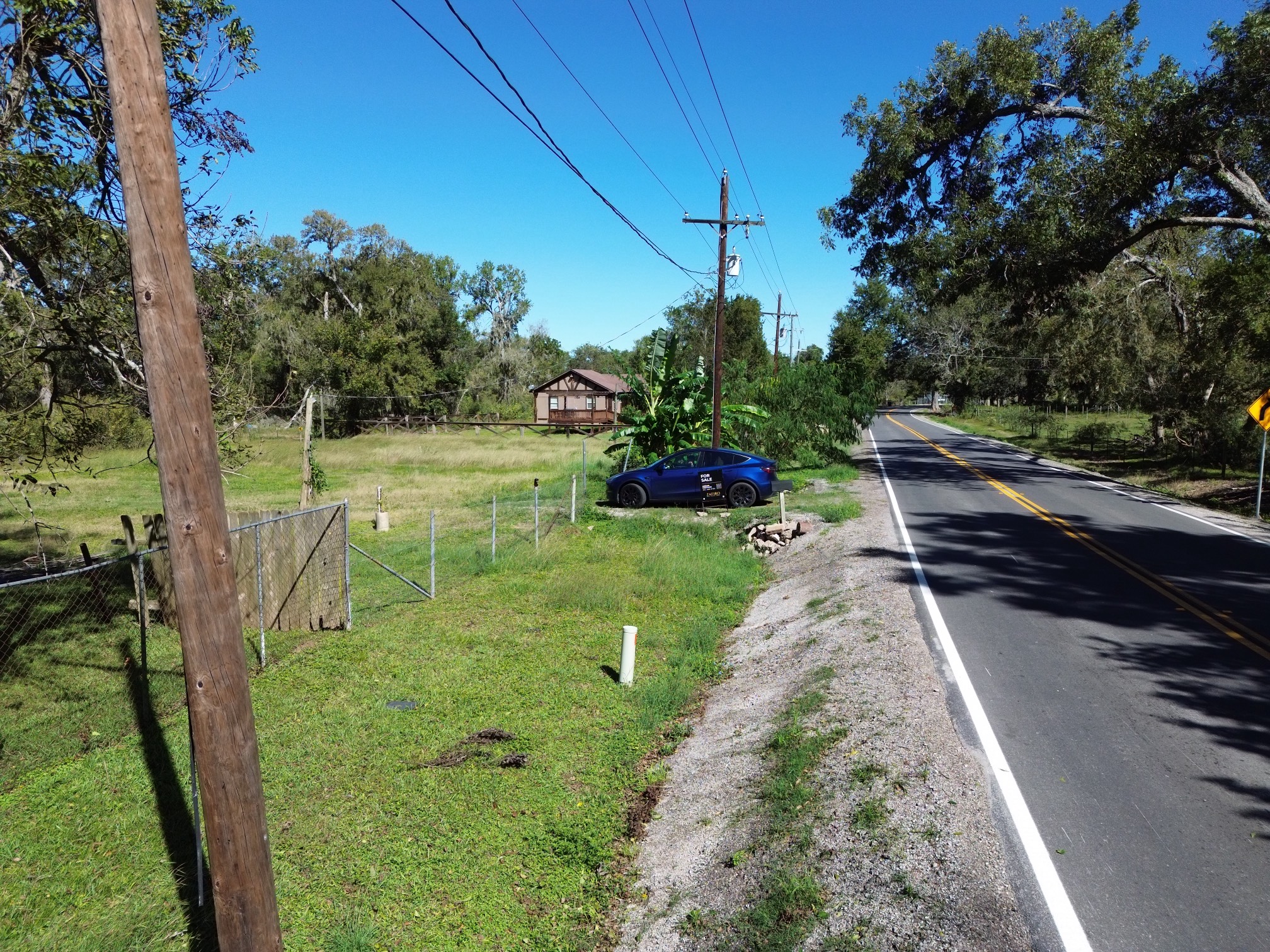 170 North County Road 30 Angleton, TX 77515 - Photo 5 of 5 a view of a garden with flowers