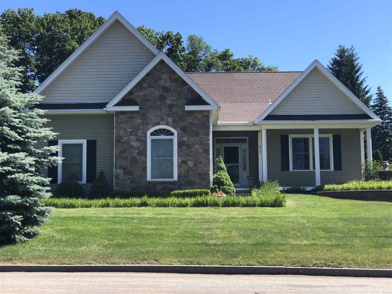 832 Wellington Road Manchester, NH 03104 - Photo 1 of 34 Gallery Image 1