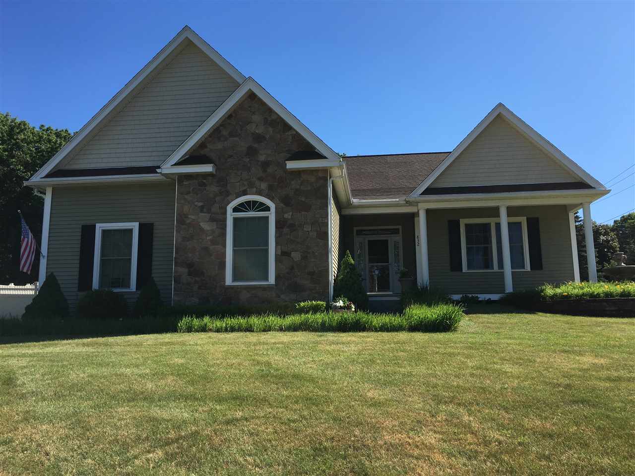 832 Wellington Road Manchester, NH 03104 - Photo 2 of 34 Gallery Image 2