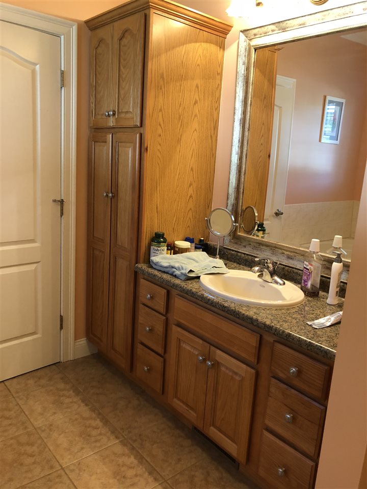 832 Wellington Road Manchester, NH 03104 - Photo 31 of 34 Gallery Image 31
