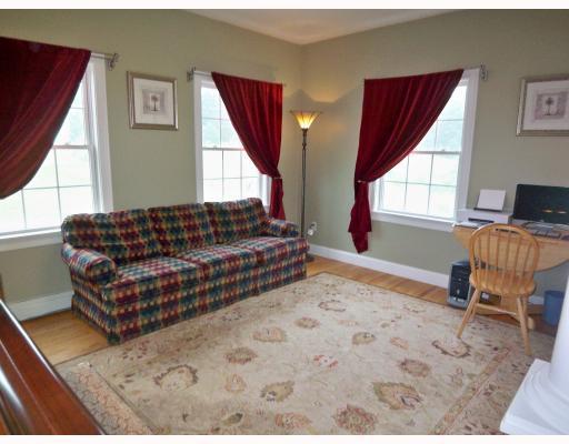 27 Edgefield Road Gorham, ME 04038 - Photo 3 of 8 Living Room.