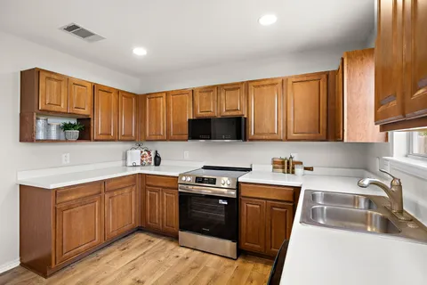 $310,000 | 214 Brown Street, Hutto, TX 78634