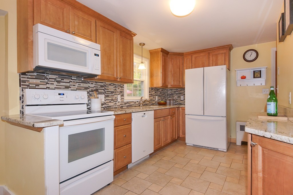 15 Chestnut Hill Road Northborough, MA 01532 - Photo 3 of 22 Gallery Image 3