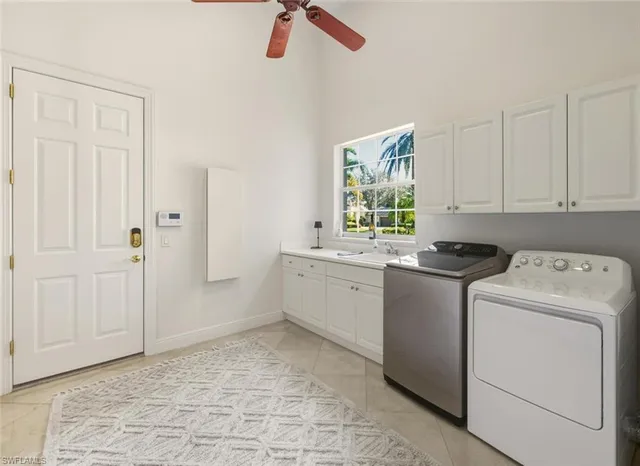 a view of utility room with washer and dryer