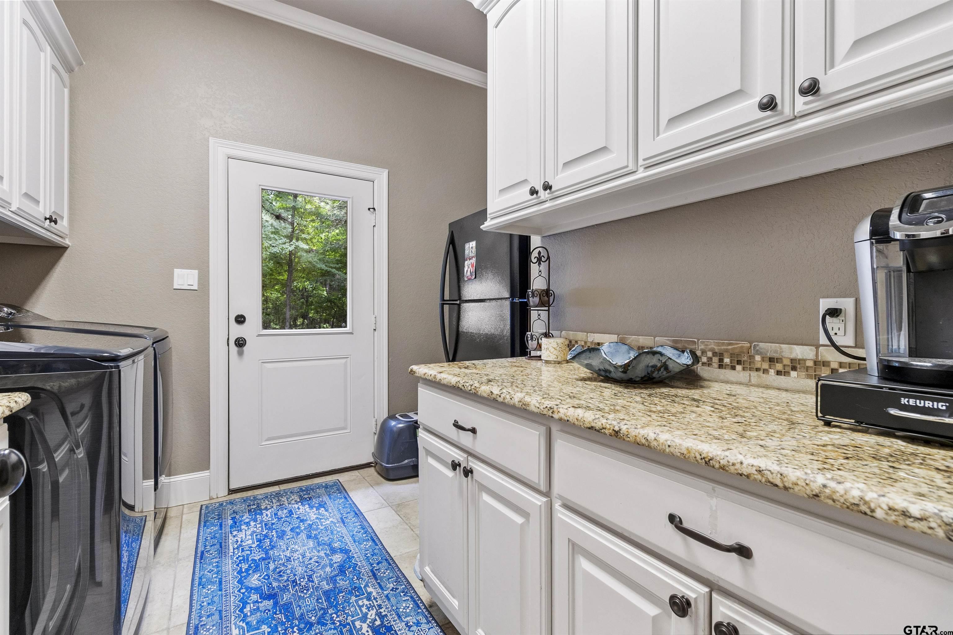 21755 Pagosa Ranch Road Bullard, TX 75757 - Photo 35 of 37 a kitchen with sink and window