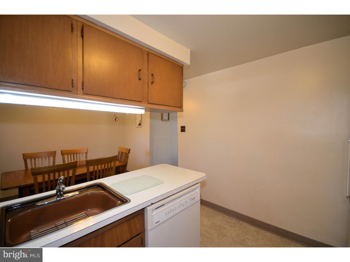 448 Tomlinson Road Philadelphia, PA 19116 - Photo 12 of 24 Kitchen