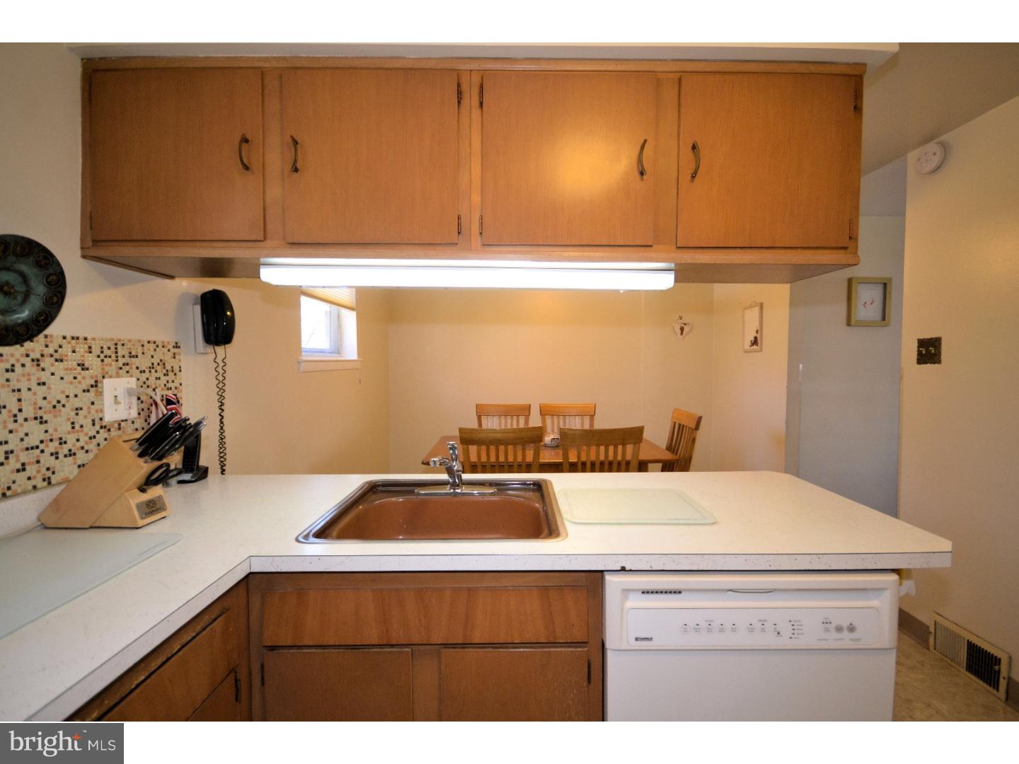 448 Tomlinson Road Philadelphia, PA 19116 - Photo 9 of 24 Kitchen