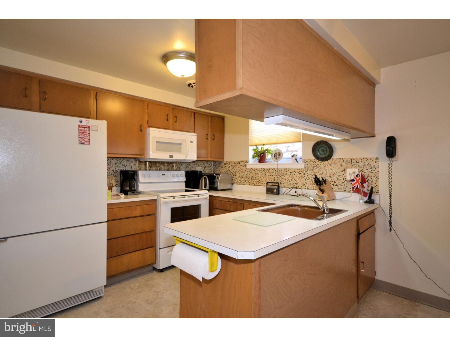 448 Tomlinson Road Philadelphia, PA 19116 - Photo 10 of 24 Kitchen