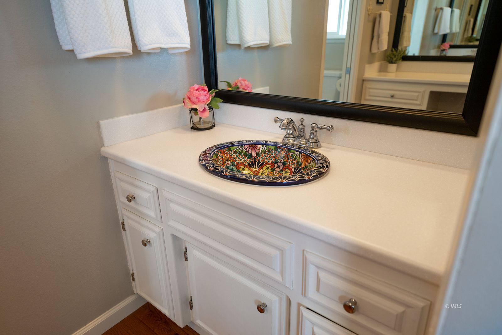 320 Apollo Circle Bishop, CA 93514 - Photo 13 of 35 a bathroom with a sink and a mirror