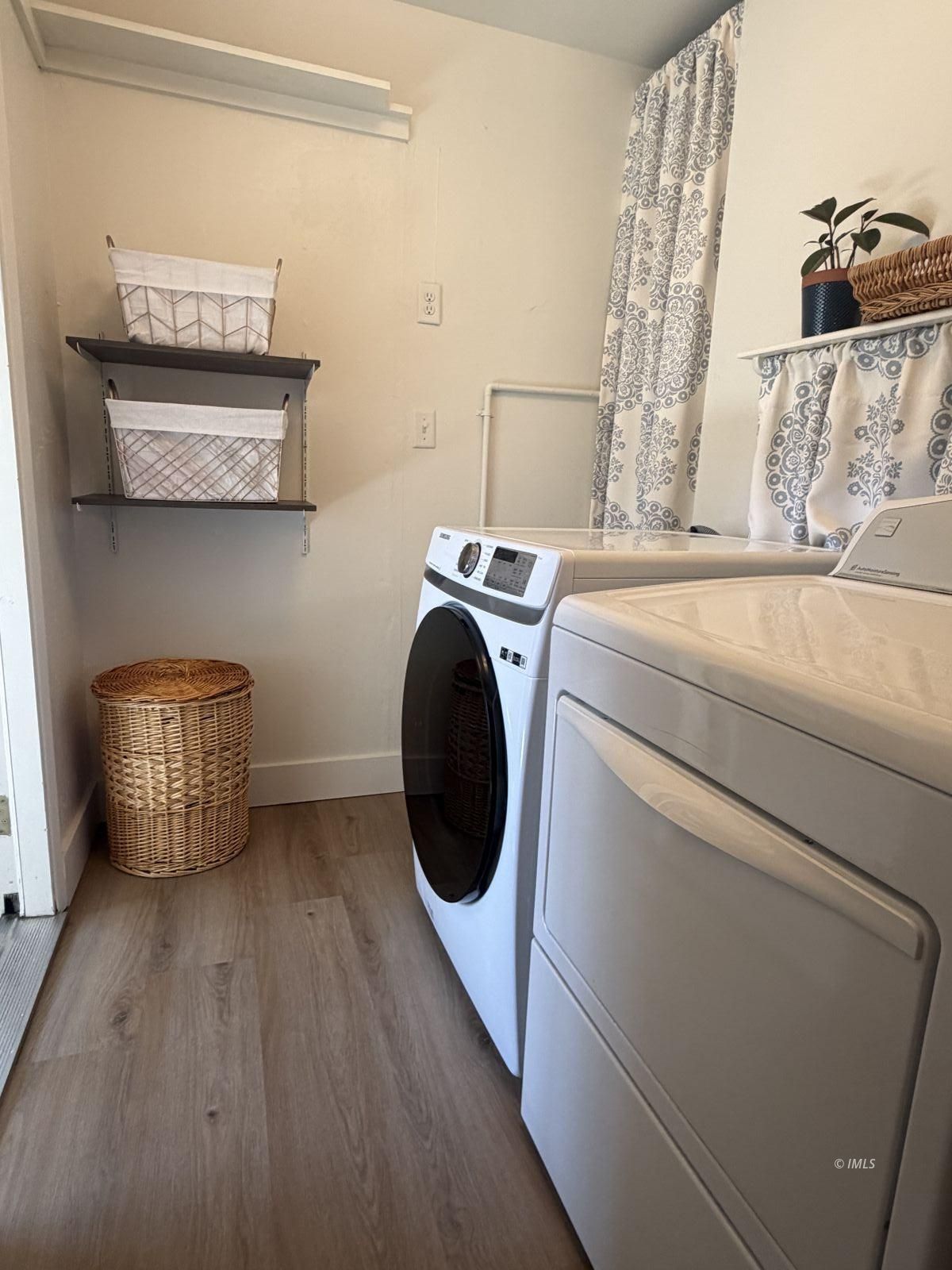 320 Apollo Circle Bishop, CA 93514 - Photo 23 of 35 Laundry Room