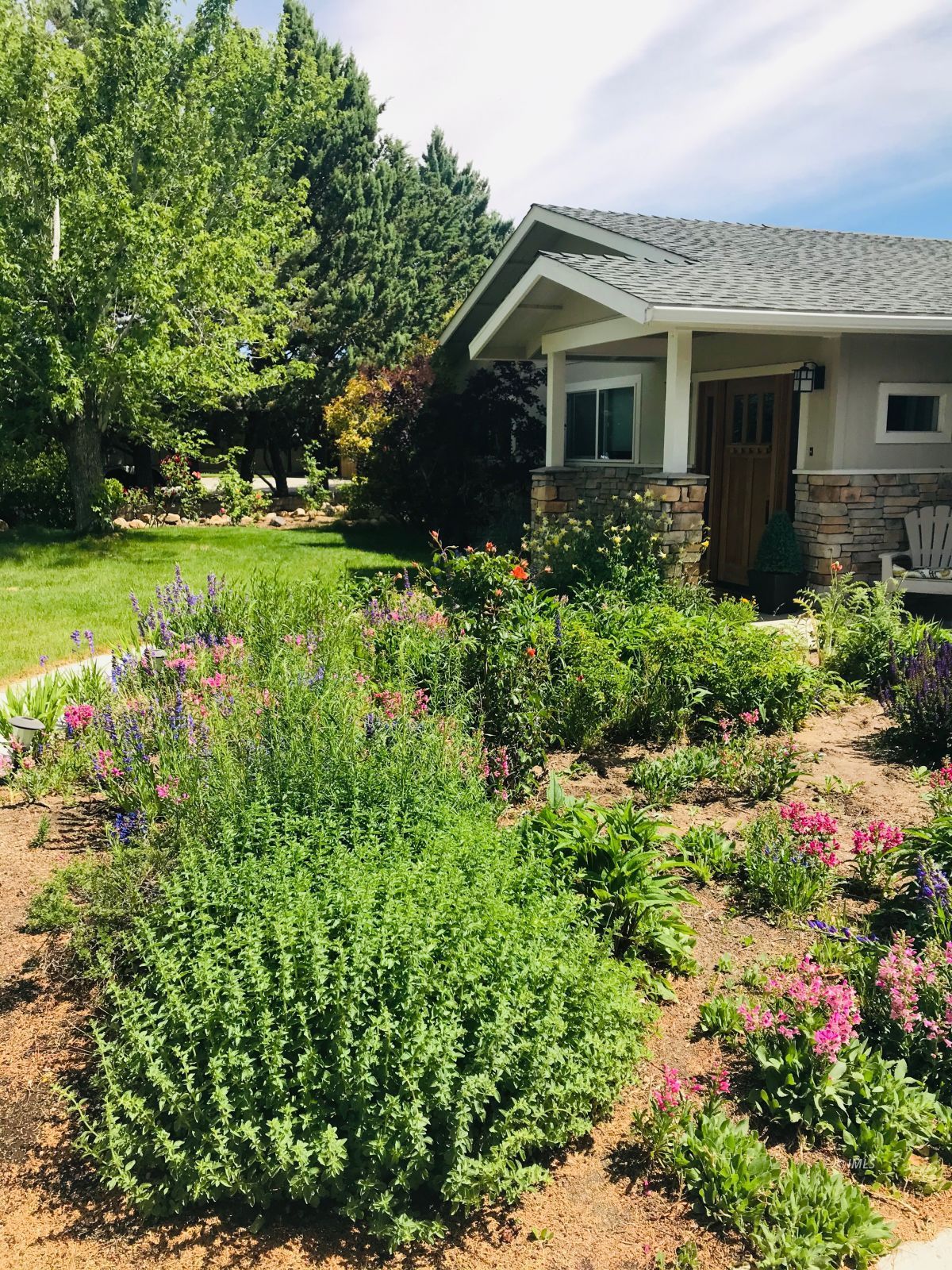 320 Apollo Circle Bishop, CA 93514 - Photo 32 of 35 a front view of a house with garden