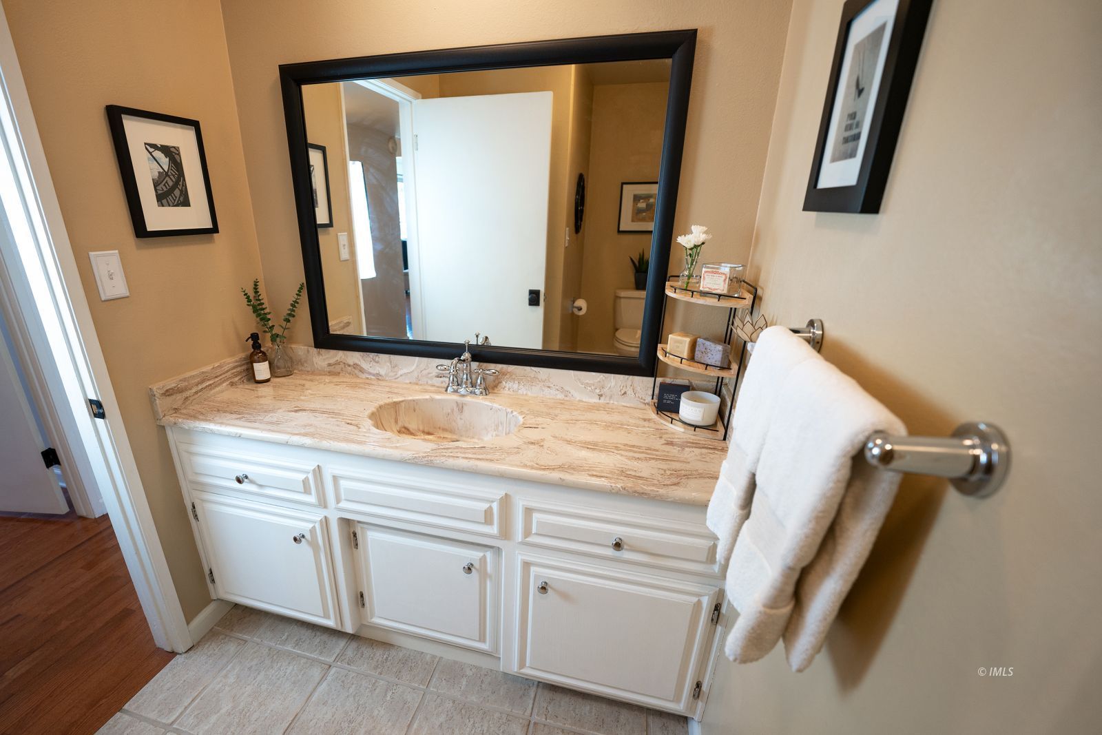 320 Apollo Circle Bishop, CA 93514 - Photo 10 of 35 a bathroom with a sink and a mirror