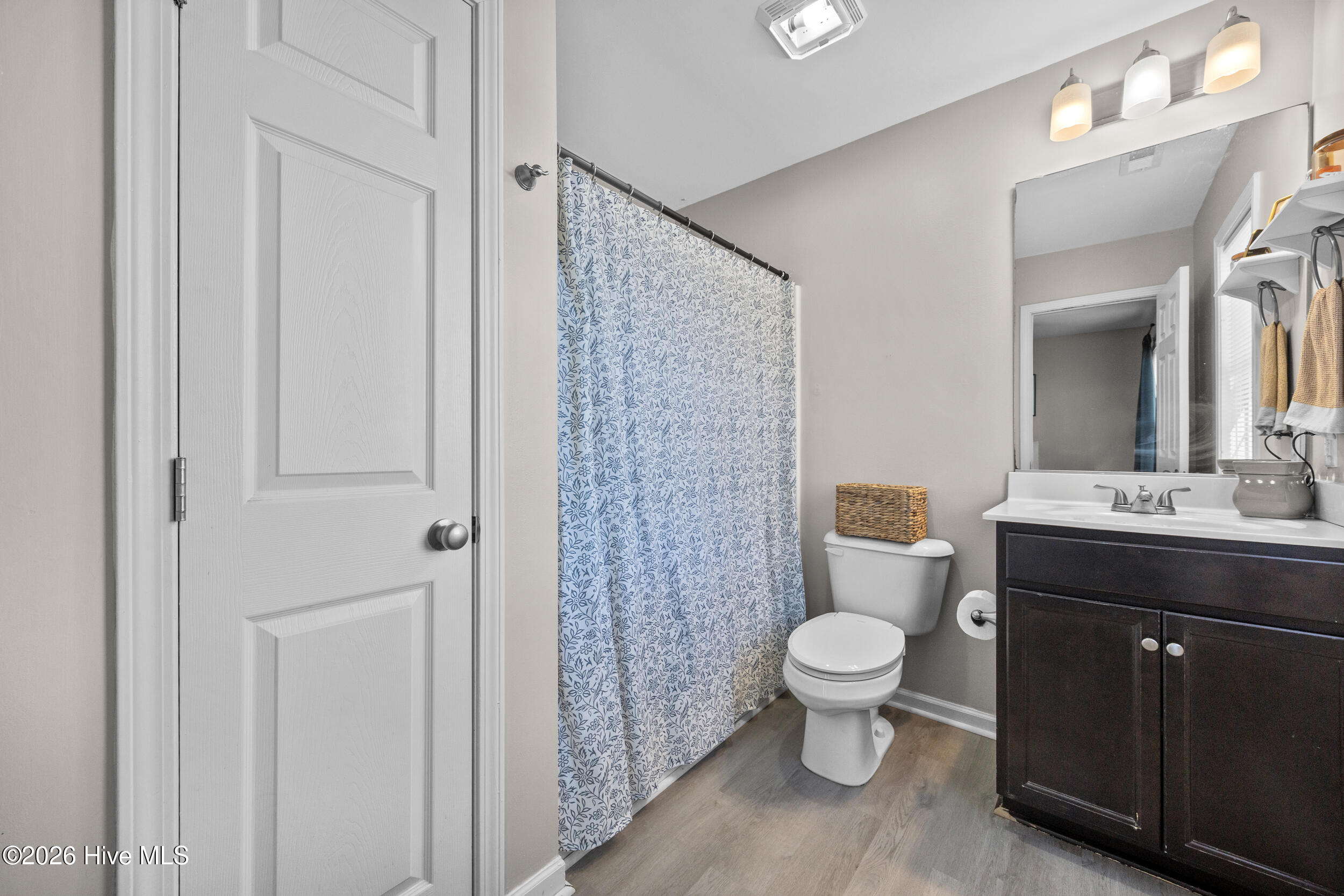 162 King Road Jacksonville, NC 28540 - Photo 18 of 40 36_bathroom