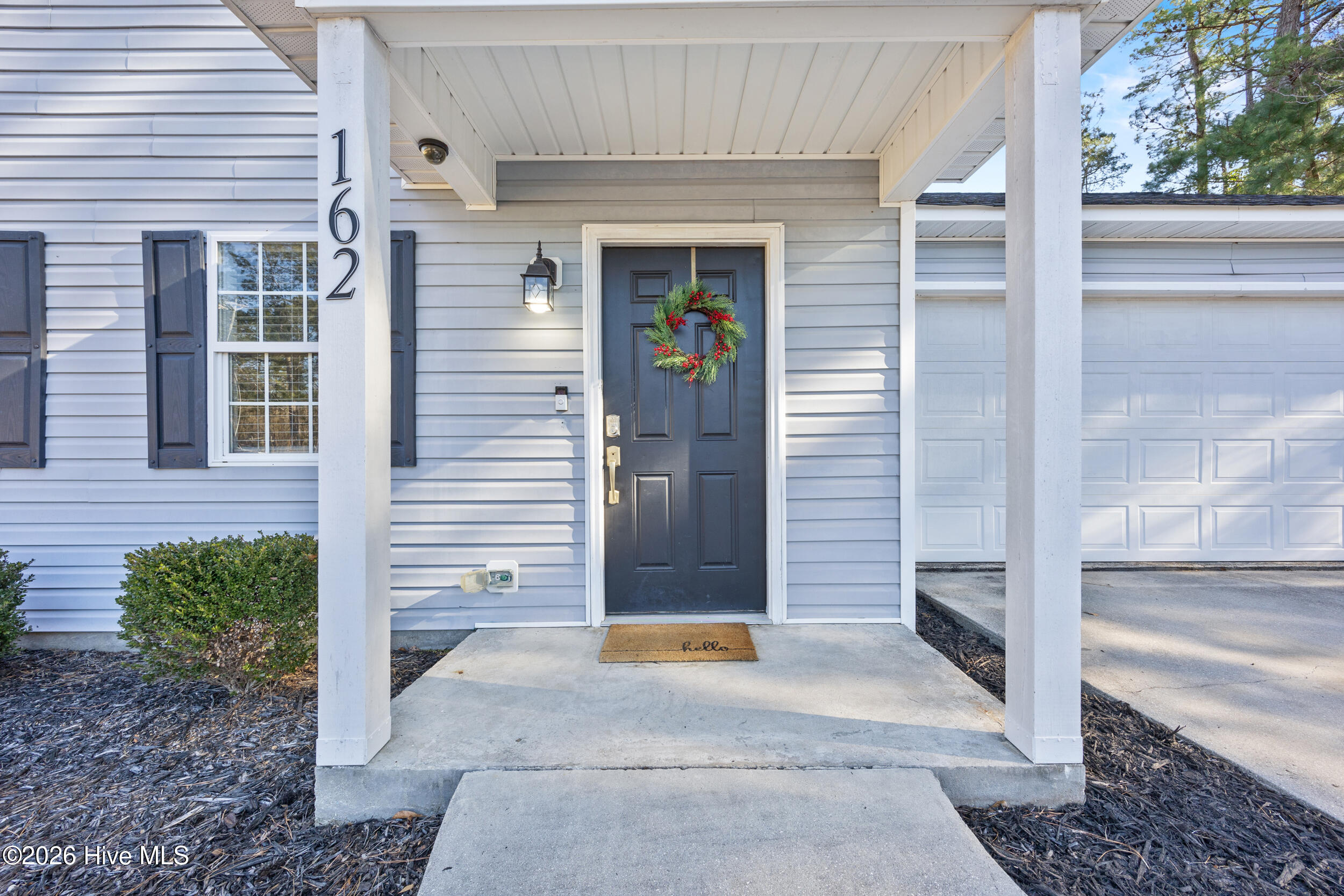 162 King Road Jacksonville, NC 28540 - Photo 5 of 40 12_front entryway