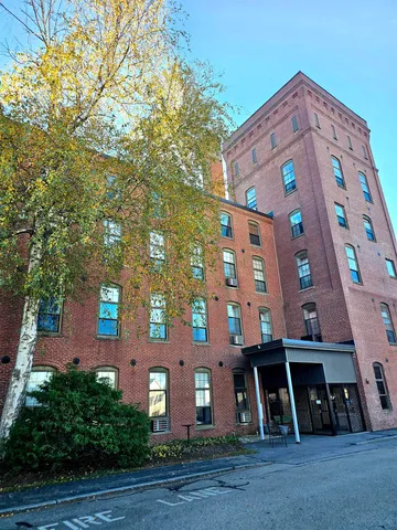 $2,000 | 156 Front Street, Unit 102, Exeter, NH 03833